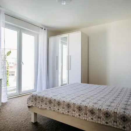 Sunnynest - 3br With Free Parking & Wi-fi, Close To Lapad Bay Apartman