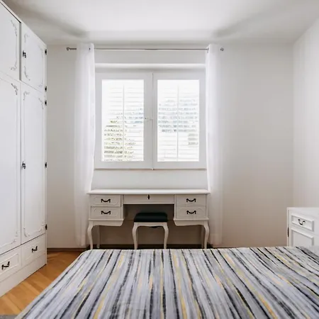 Sunnynest - 3br With Free Parking & Wi-fi, Close To Lapad Bay