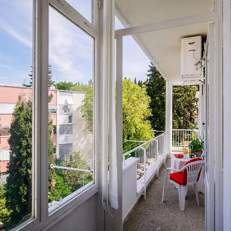 Sunnynest - 3br With Free Parking & Wi-fi, Close To Lapad Bay Apartment
