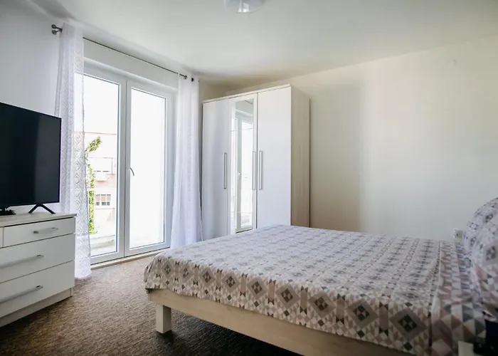 Sunnynest - 3br With Free Parking & Wi-fi, Close To Lapad Bay Appartamento