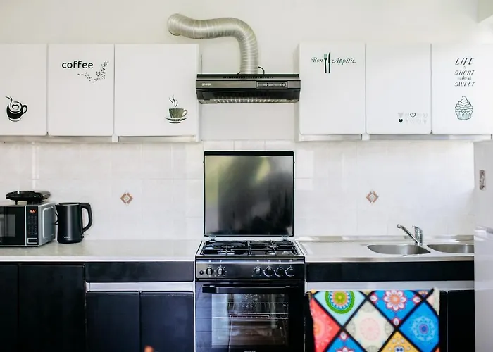 Sunnynest - 3br With Free Parking & Wi-fi, Close To Lapad Bay