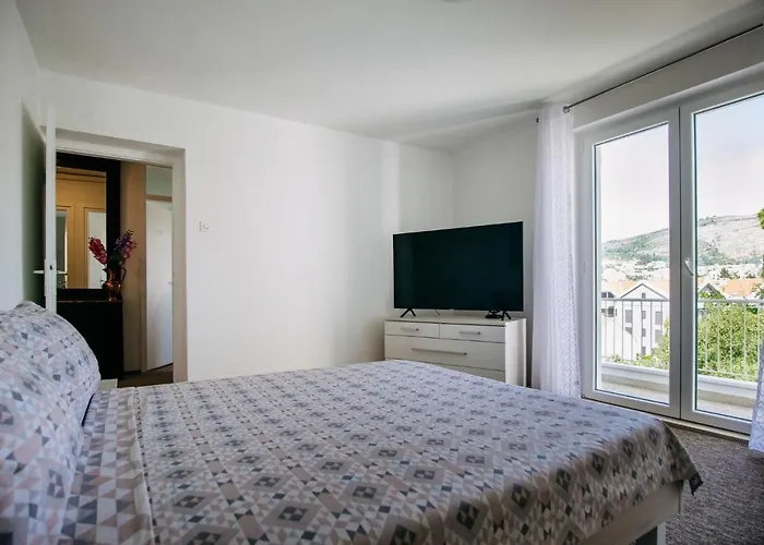 Sunnynest - 3br With Free Parking & Wi-fi, Close To Lapad Bay 杜布罗夫尼克