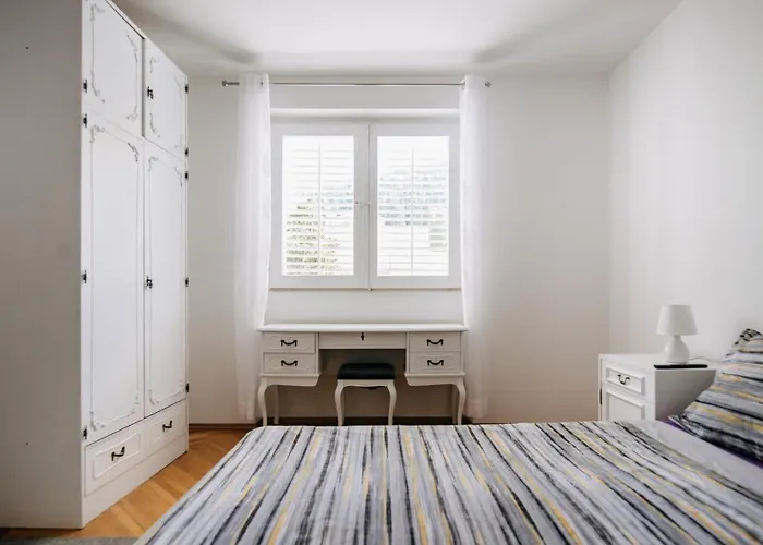 Sunnynest - 3br With Free Parking & Wi-fi, Close To Lapad Bay