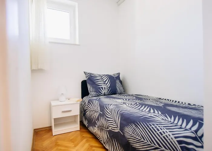 Sunnynest - 3br With Free Parking & Wi-fi, Close To Lapad Bay Appartamento