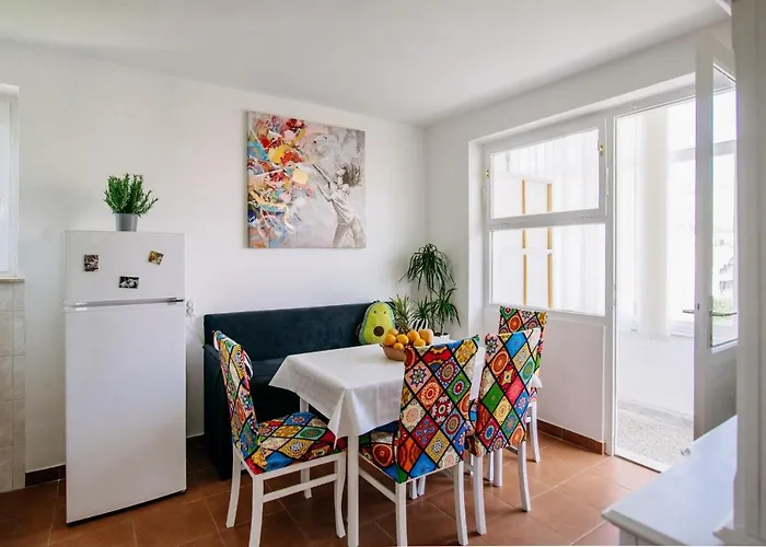 Sunnynest - 3br With Free Parking & Wi-fi, Close To Lapad Bay *