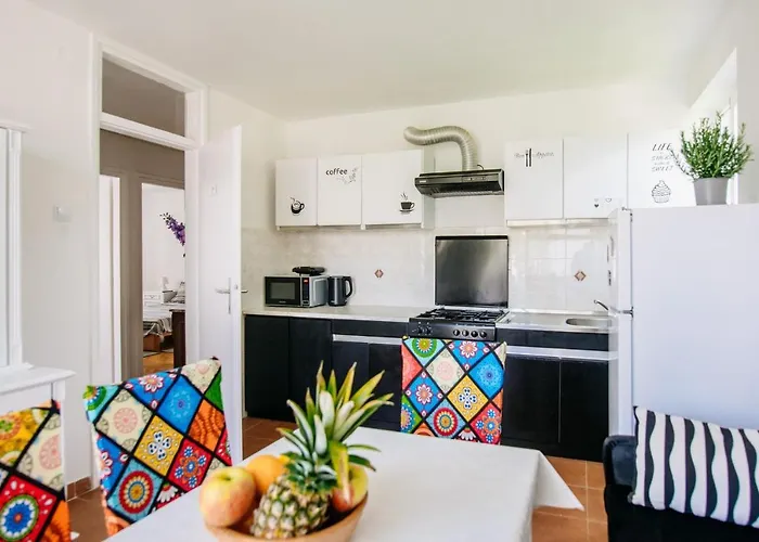 Appartamento Sunnynest - 3br With Free Parking & Wi-fi, Close To Lapad Bay *