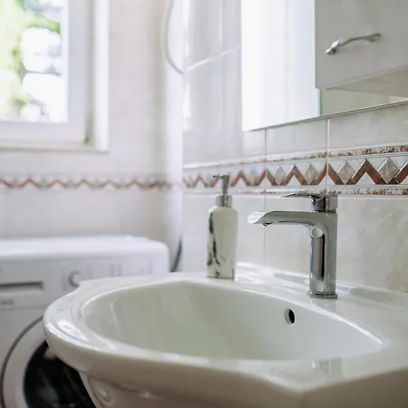 公寓 Sunnynest - 3br With Free Parking & Wi-fi, Close To Lapad Bay *