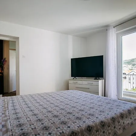 Sunnynest - 3br With Free Parking & Wi-fi, Close To Lapad Bay 杜布罗夫尼克