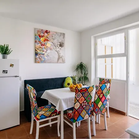 Sunnynest - 3br With Free Parking & Wi-fi, Close To Lapad Bay *