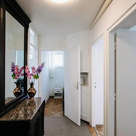 公寓 Sunnynest - 3br With Free Parking & Wi-fi, Close To Lapad Bay 杜布罗夫尼克