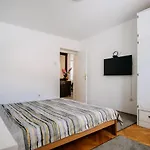 Sunnynest - 3br With Free Parking & Wi-fi, Close To Lapad Bay